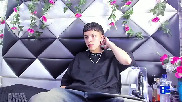 Megan Thompson  online show from December 20, 2025, 2:51 am