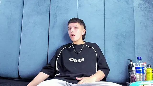 Megan Thompson  online show from March 6, 2026, 2:19 am