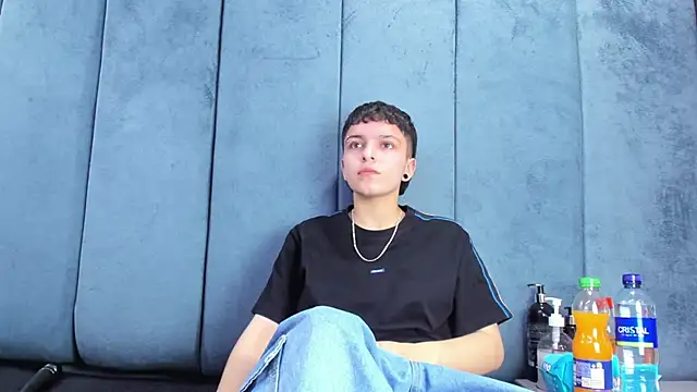 Megan Thompson  online show from March 22, 2026, 2:26 am