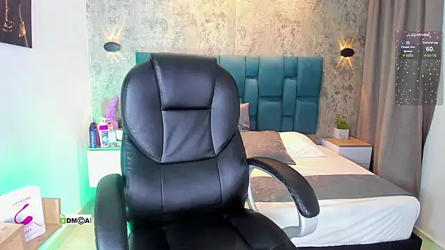 susanasmith18 online show from November 24, 2025, 9:47 pm