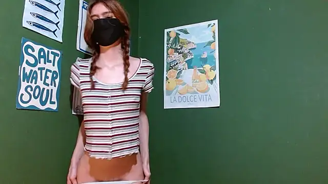 Roxiehood online show from November 27, 2025, 2:02 am