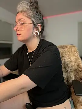 Alix Valentine online show from March 15, 2026, 4:29 am