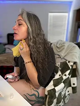 Alix Valentine online show from April 26, 2026, 5:43 pm