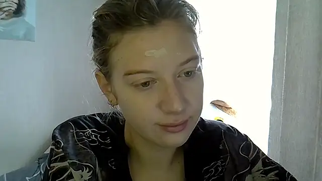 Lily Ember online show from October 3, 2025, 10:45 am