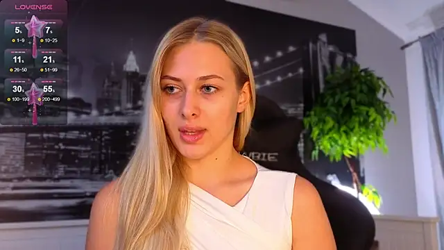 ChristyMarshall online show from October 1, 2025, 4:46 pm