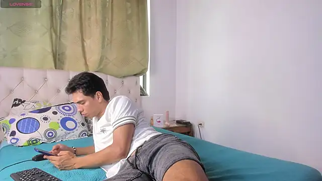 adaam collins  online show from September 17, 2025, 5:58 pm