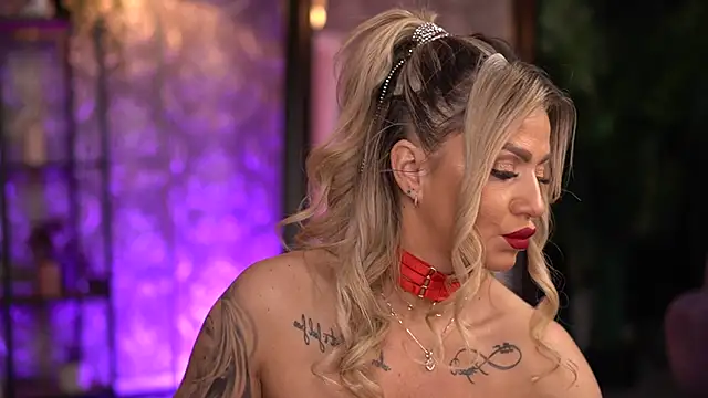 Snapshot of AlmaVelia chatting on October 18, 2025, 7:36 pm AlmaVelia online show from October 18, 2025, 7:36 pm