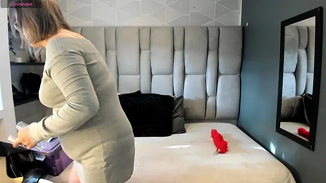 Charlot milf online show from March 7, 2026, 12:46 pm