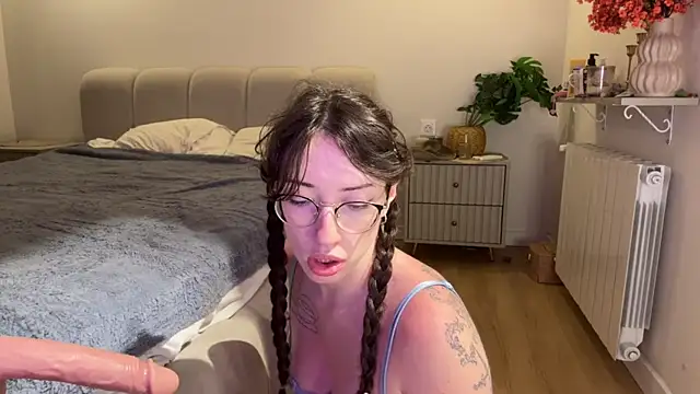 Kelly Berry   online show from June 25, 2026, 6:23 pm
