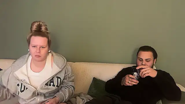 Snapshot of Queenieml chatting on November 18, 2025, 6:12 pm Queenieml online show from November 18, 2025, 6:12 pm