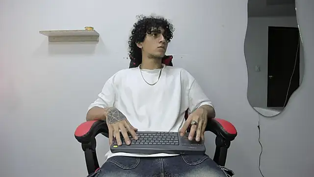 Snapshot of JackesTaylor chatting on November 4, 2025, 4:11 am JackesTaylor online show from November 4, 2025, 4:11 am