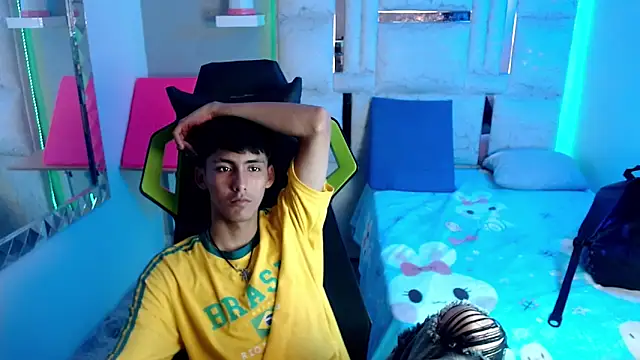 yiisu  online show from September 12, 2025, 6:19 pm