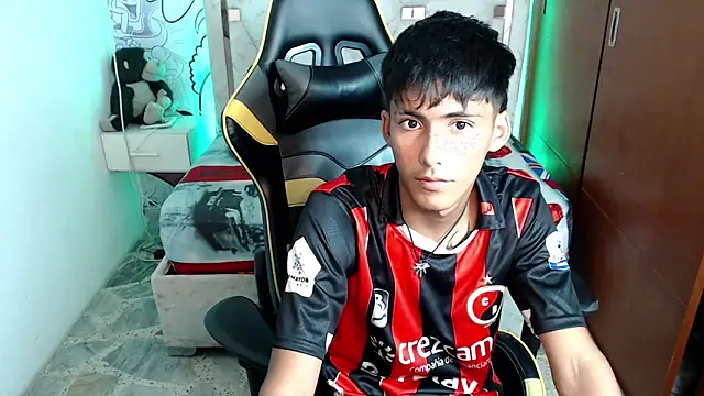 yiisu  online show from October 7, 2025, 6:05 pm