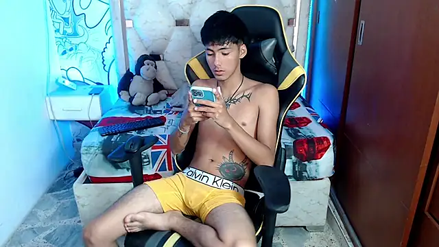 yiisu  online show from October 11, 2025, 12:15 pm