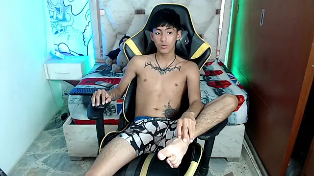 yiisu  online show from October 15, 2025, 6:19 pm