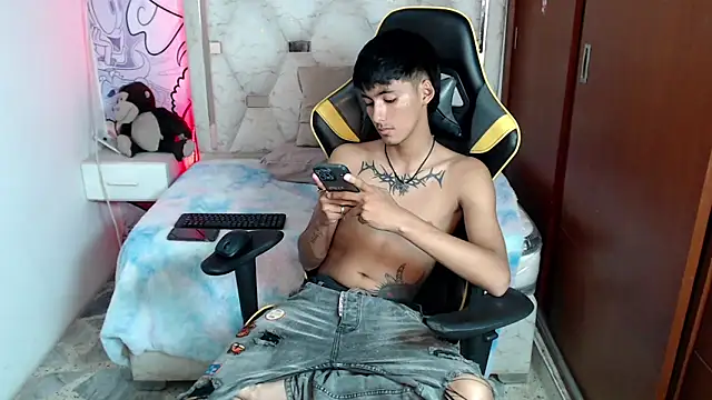 yiisu  online show from October 31, 2025, 6:31 pm