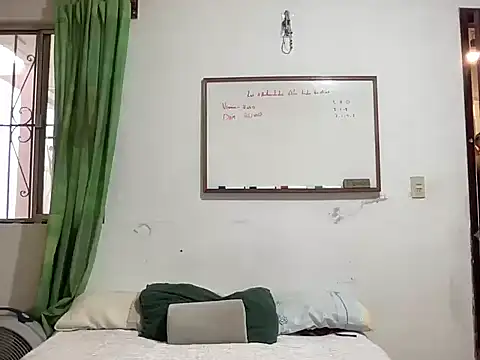 juicysmalls online show from December 1, 2025, 5:29 pm