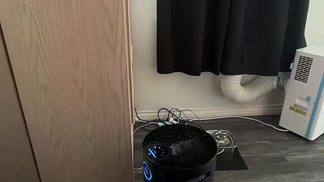 kSwisssxxx online show from November 6, 2025, 10:43 pm