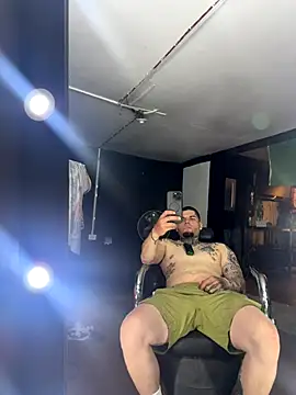 Snapshot of crazybarber69 chatting on September 24, 2025, 5:22 am crazybarber69 online show from September 24, 2025, 5:22 am