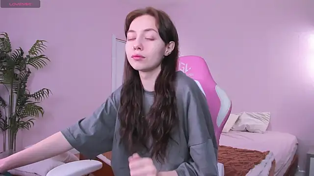 Snapshot of Skelerata chatting on October 13, 2025, 1:05 am Skelerata online show from October 13, 2025, 1:05 am