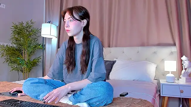 Snapshot of Skelerata chatting on October 19, 2025, 1:17 am Skelerata online show from October 19, 2025, 1:17 am