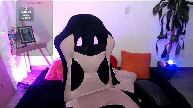 LunaBunny8 online show from November 13, 2025, 1:59 am