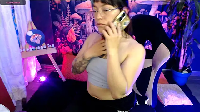 LunaBunny8 online show from January 14, 2026, 2:28 am