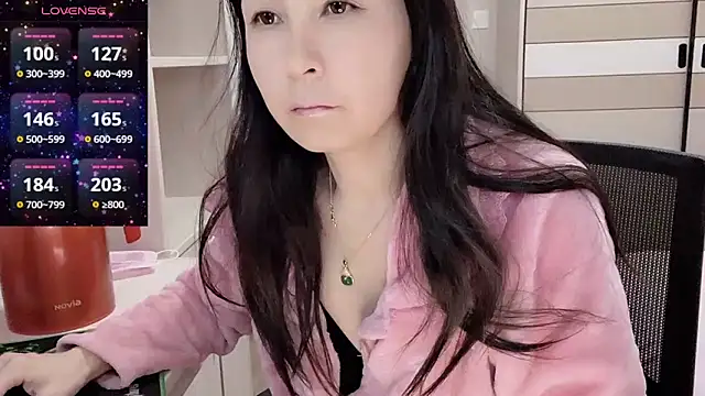 Snapshot of JackieBell chatting on November 2, 2025, 11:07 pm JackieBell online show from November 2, 2025, 11:07 pm