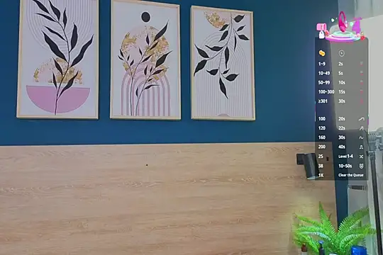 SarahMiler  online show from October 1, 2025, 11:49 am