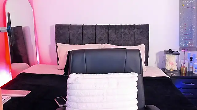 Snapshot of Taylormaxwell chatting on February 16, 2026, 8:05 pm Taylormaxwell online show from February 16, 2026, 8:05 pm