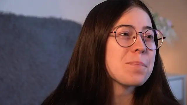 ywixos online show from December 1, 2025, 2:33 pm