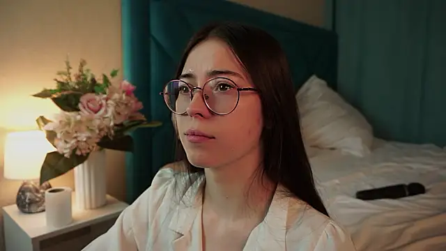 ywixos online show from February 13, 2026, 2:57 pm