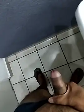 Snapshot of Leofj007 chatting on November 4, 2025, 6:01 am Leofj007 online show from November 4, 2025, 6:01 am