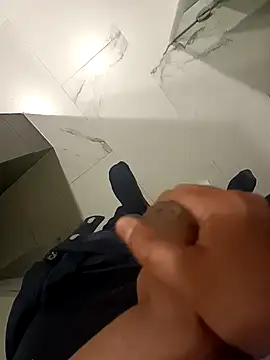 Leofj007 online show from April 22, 2026, 12:02 am