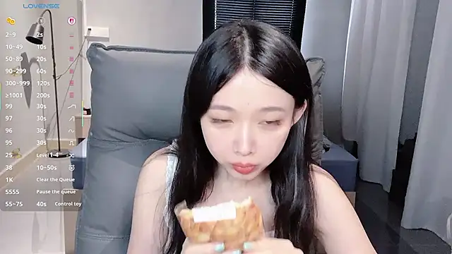 NiNi-baby520 online show from October 16, 2025, 7:09 am