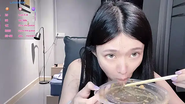 NiNi-baby520 online show from November 18, 2025, 7:35 am