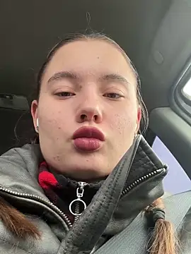 StephanieMur online show from November 12, 2025, 3:51 am