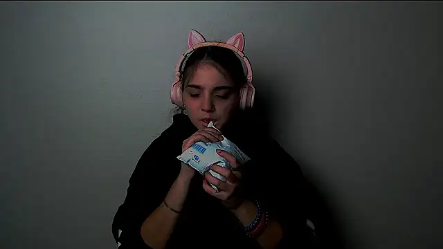 Snapshot of Sun_Shine__ chatting on October 2, 2025, 9:00 pm Sun Shine online show from October 2, 2025, 9:00 pm