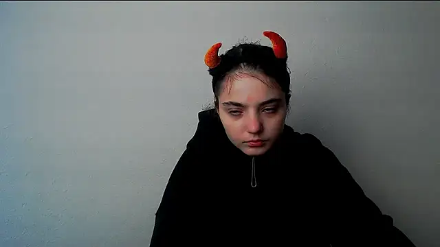 Snapshot of Sun_Shine__ chatting on October 9, 2025, 10:24 am Sun Shine online show from October 9, 2025, 10:24 am