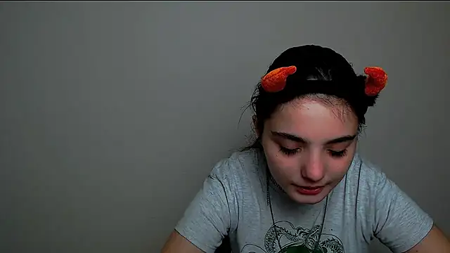 Snapshot of Sun_Shine__ chatting on October 10, 2025, 9:03 pm Sun Shine online show from October 10, 2025, 9:03 pm