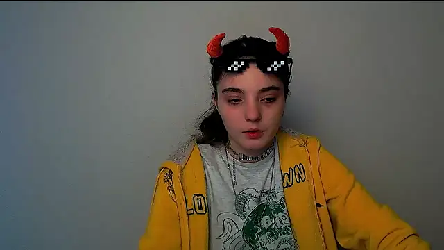 Snapshot of Sun_Shine__ chatting on October 12, 2025, 1:32 pm Sun Shine online show from October 12, 2025, 1:32 pm