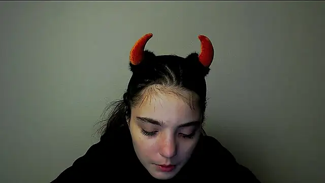 Snapshot of Sun_Shine__ chatting on October 16, 2025, 9:49 pm Sun Shine online show from October 16, 2025, 9:49 pm