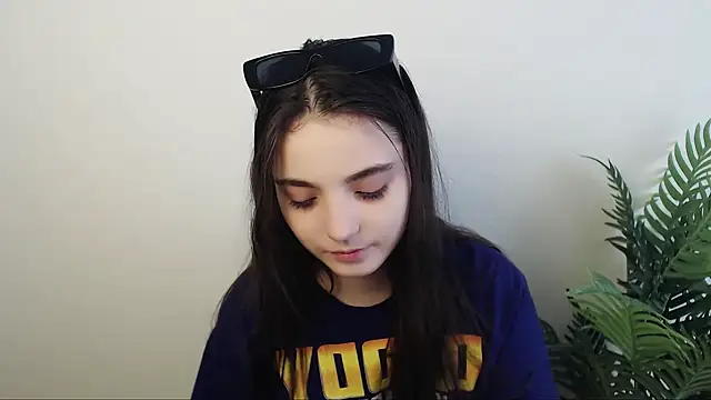 Snapshot of Sun_Shine__ chatting on October 18, 2025, 7:09 am Sun Shine online show from October 18, 2025, 7:09 am