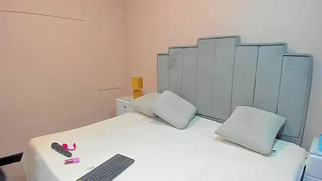 gabriela lux online show from September 21, 2025, 10:39 am