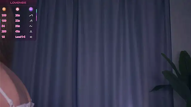 Snapshot of VeronaBench chatting on November 2, 2025, 6:27 am VeronaBench online show from November 2, 2025, 6:27 am