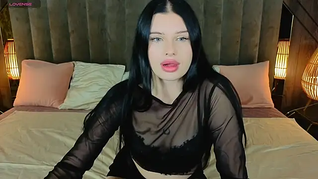 Neyla Charm online show from November 19, 2025, 8:31 pm