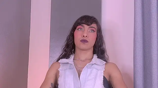 TiffValentinee  online show from September 22, 2025, 3:30 am