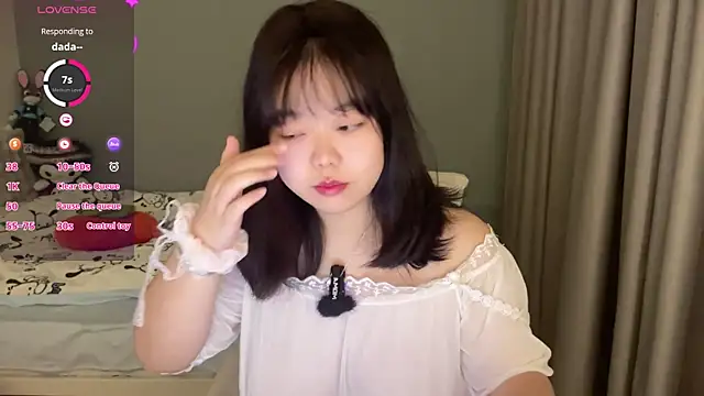 Snapshot of Kittenfishing chatting on November 1, 2025, 6:32 pm Kittenfishing online show from November 1, 2025, 6:32 pm