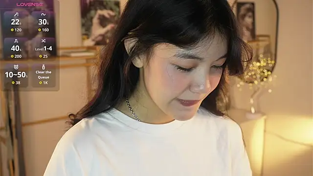 MoiraEger online show from September 16, 2025, 5:03 pm