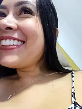 CrisMarulanda online show from November 29, 2025, 11:08 pm